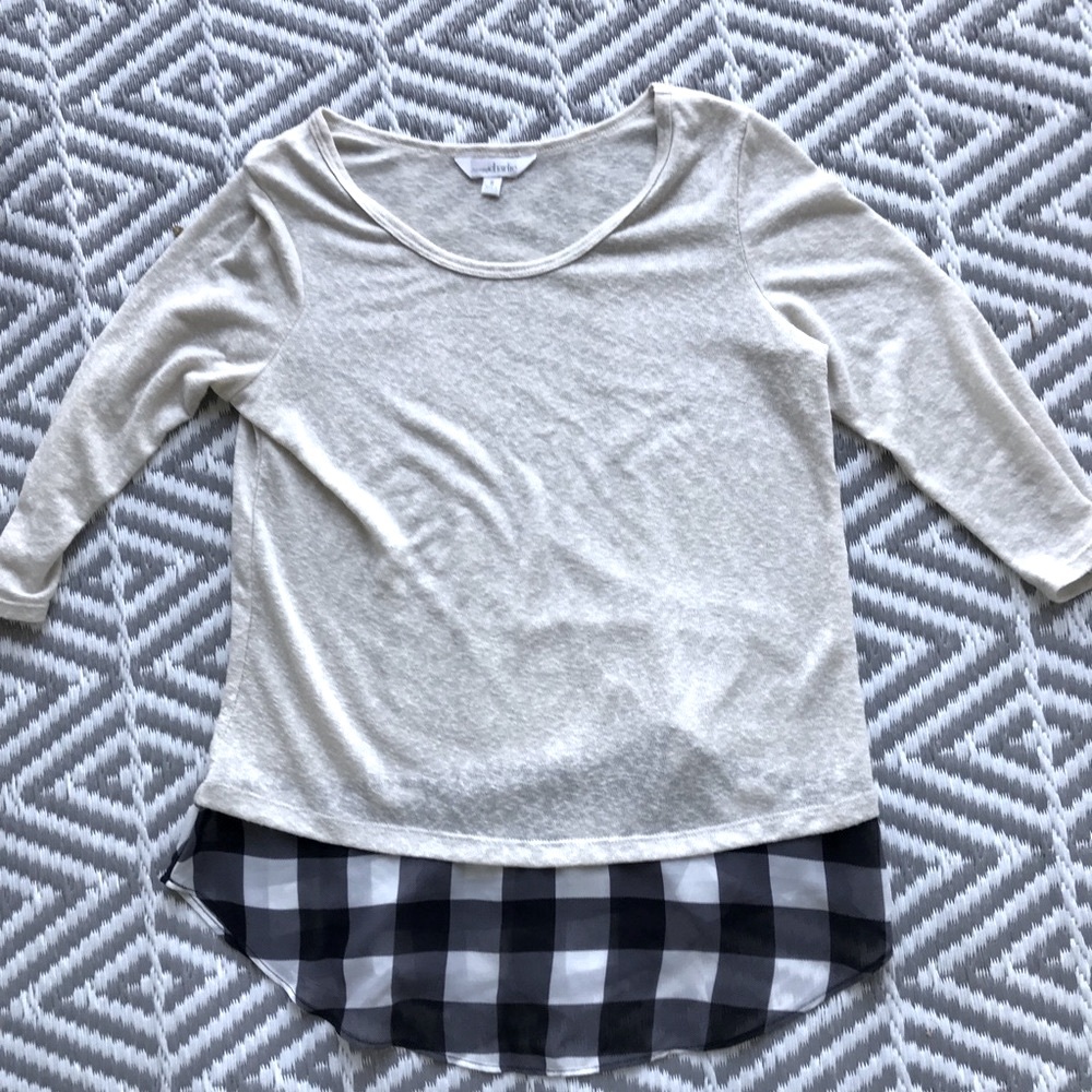 Quarter sleeve charming Charlie top